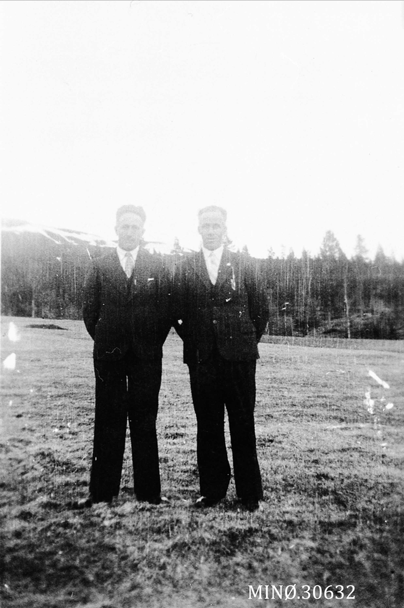 Portrett av to menn - Fv: Olaf Sveen og Harald Skomakerstuen
