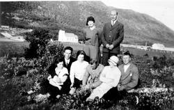 Folkegruppe ute. Stonglandseidet.