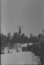 Hopper nummer 35 på ski i Dalsbakken (mellom Eikeskar og Dal