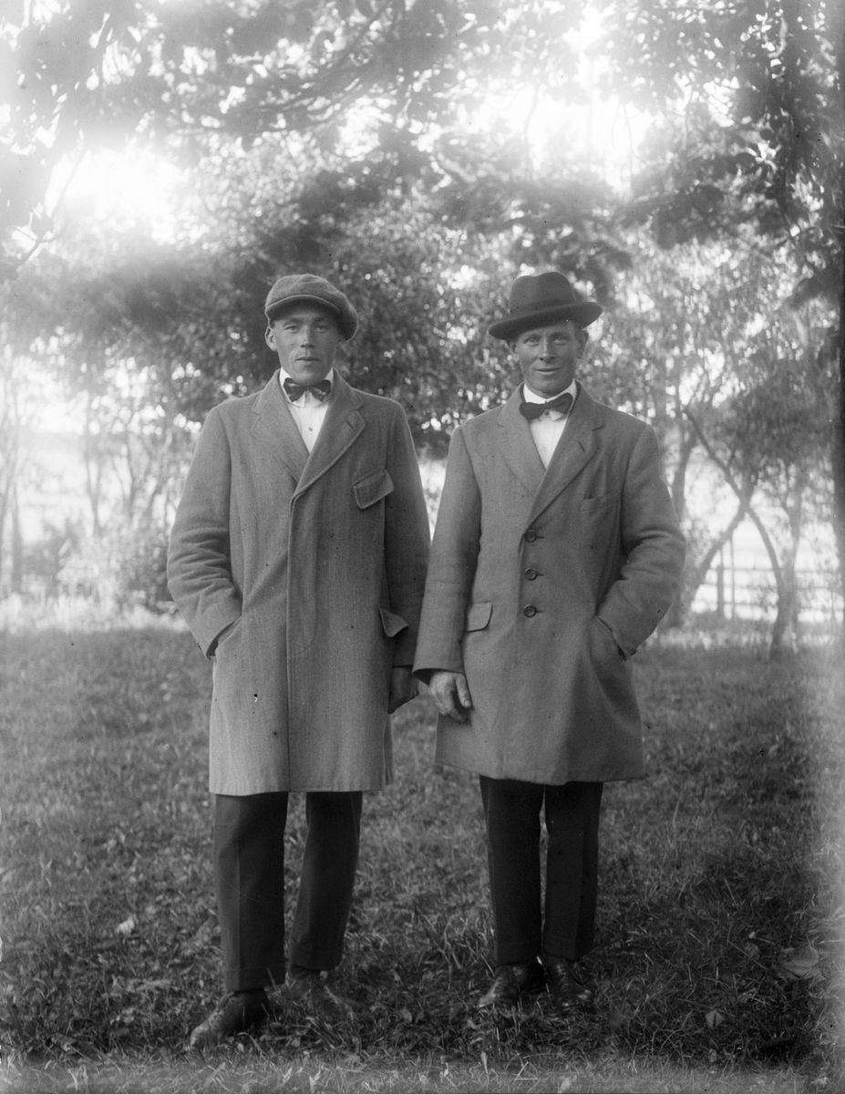 Algot Ahlström och Gottfrid Anderson från Fjärdhundra, Simtuna socken, Uppland 1923