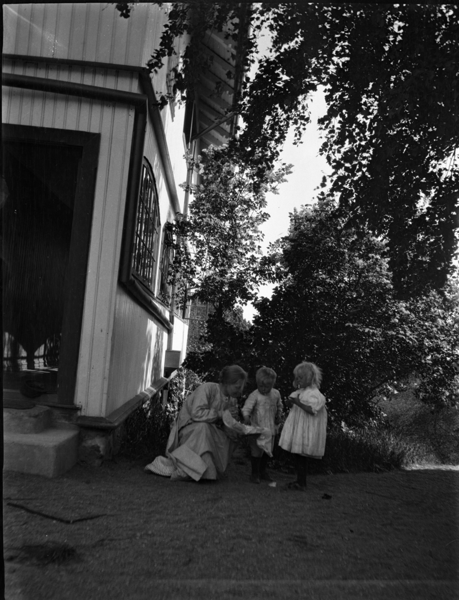 Rikard Berges fotoarkiv. Gruppebilder av barn.