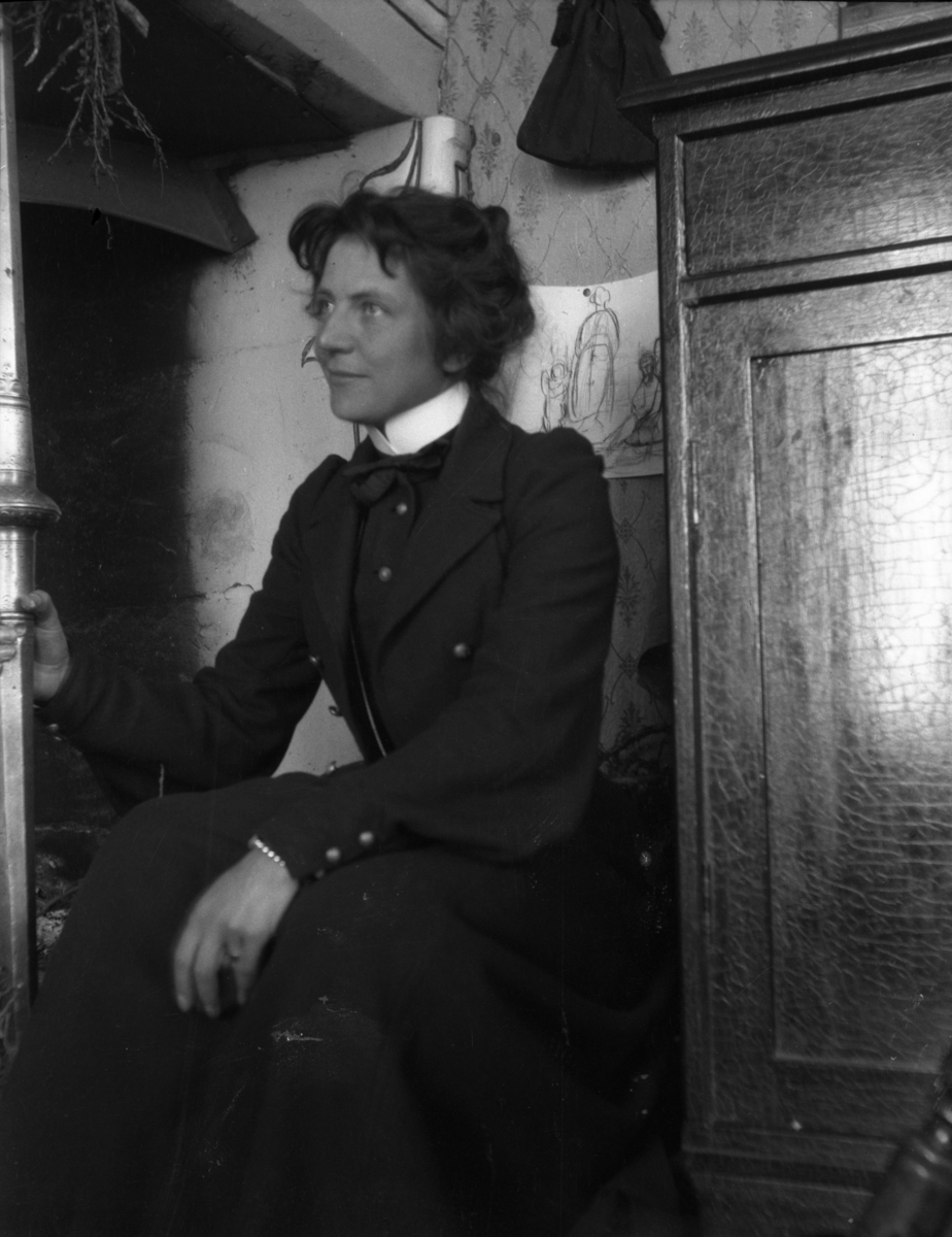 Rikard Berges fotoarkiv. Landskapsbilder og portretter Bilde nr. 10.

Fotografier tatt av Rikard Berge. 642 nummer. Samlingen består av negativer bladfilm. Motivene er ført inn i egen protokoll av Berge. Protokollen har tittel "Bilæt-emne"