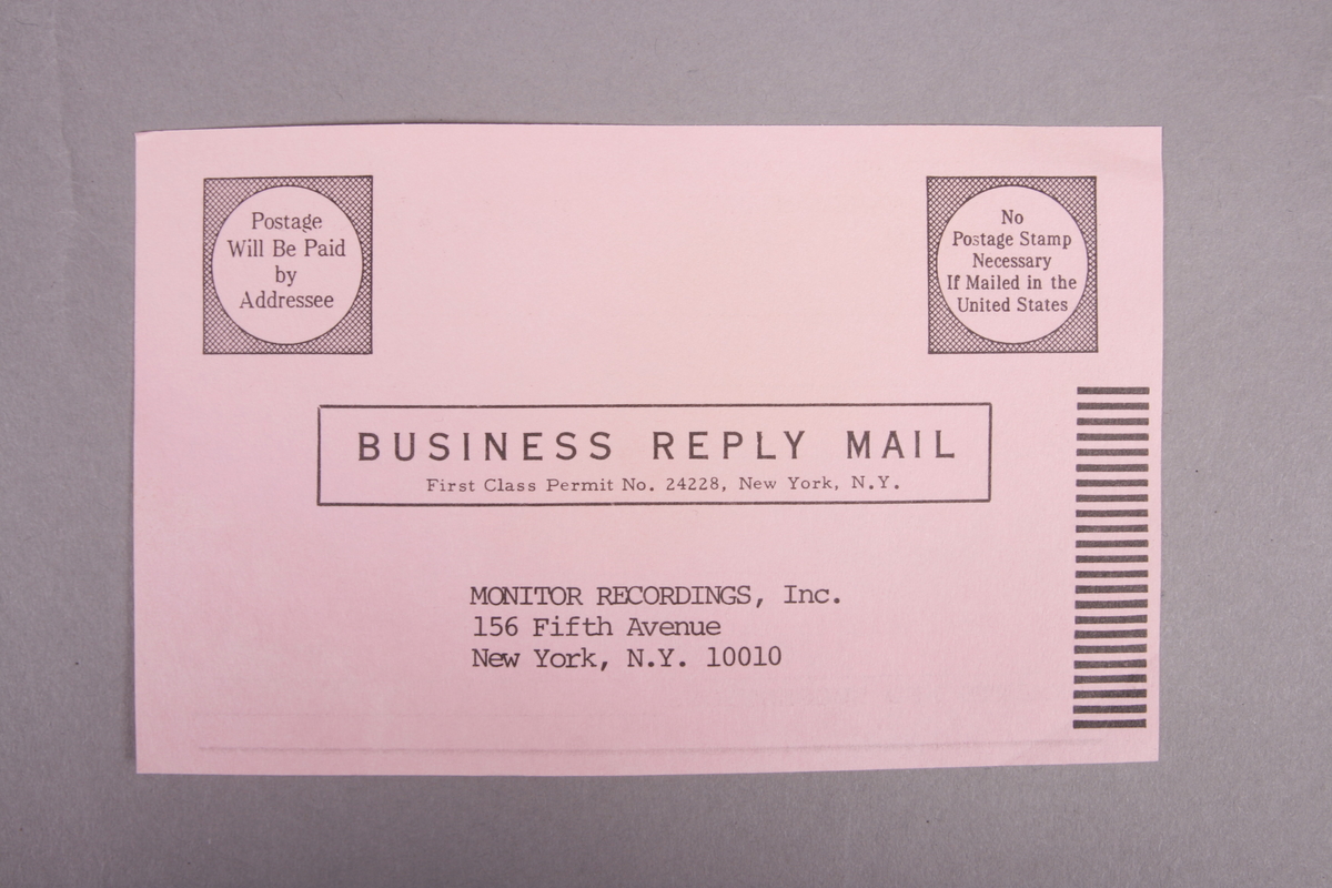 Grammofonplate i svart vinyl og plateomslag i papp. Plata ligger i en uoriginal plast- og papirlomme. Inneholder et A4-ark med kopiert bakside av plateomslag (se bilde). Inkluderer og et rosa kort merket "Business replay mail" (se bilde).