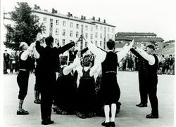 Gruppe. 
Leikarringen frå hallingdal på besøk i Oslo.
Frå 