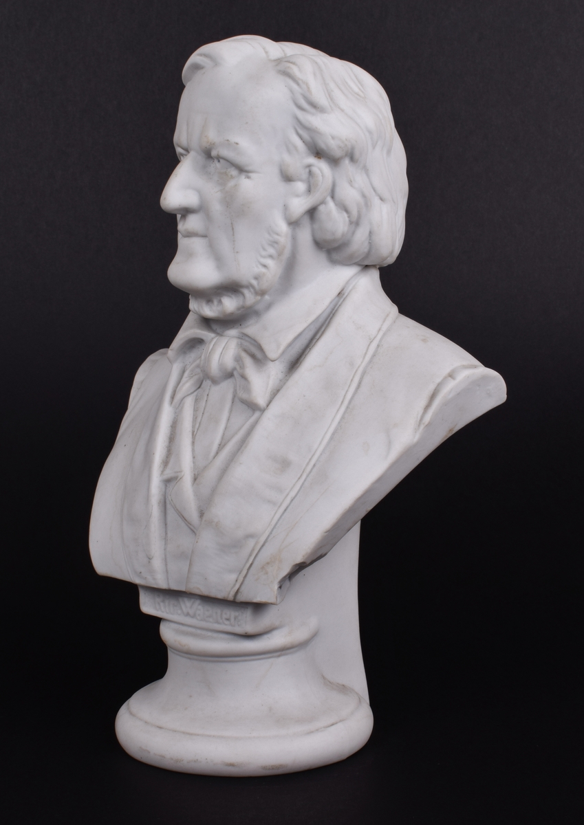 Byste av Richard Wagner på rund sokkel.