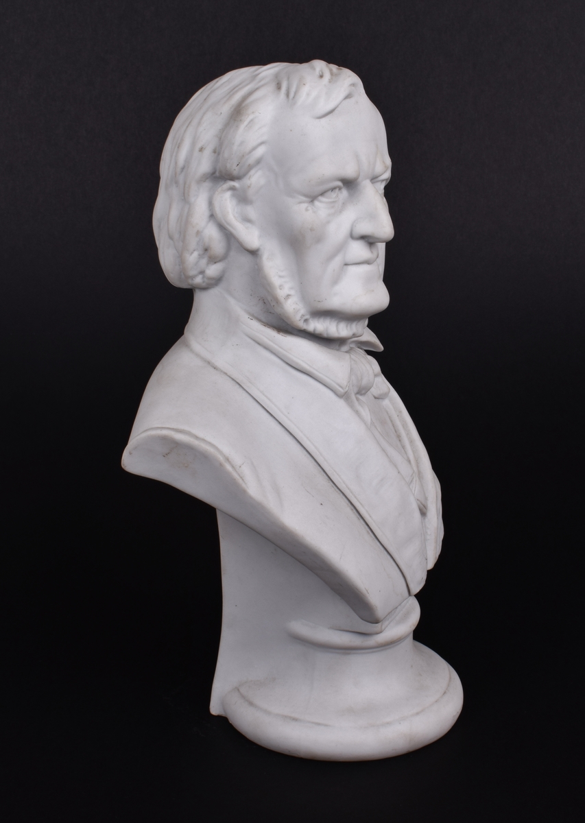 Byste av Richard Wagner på rund sokkel.