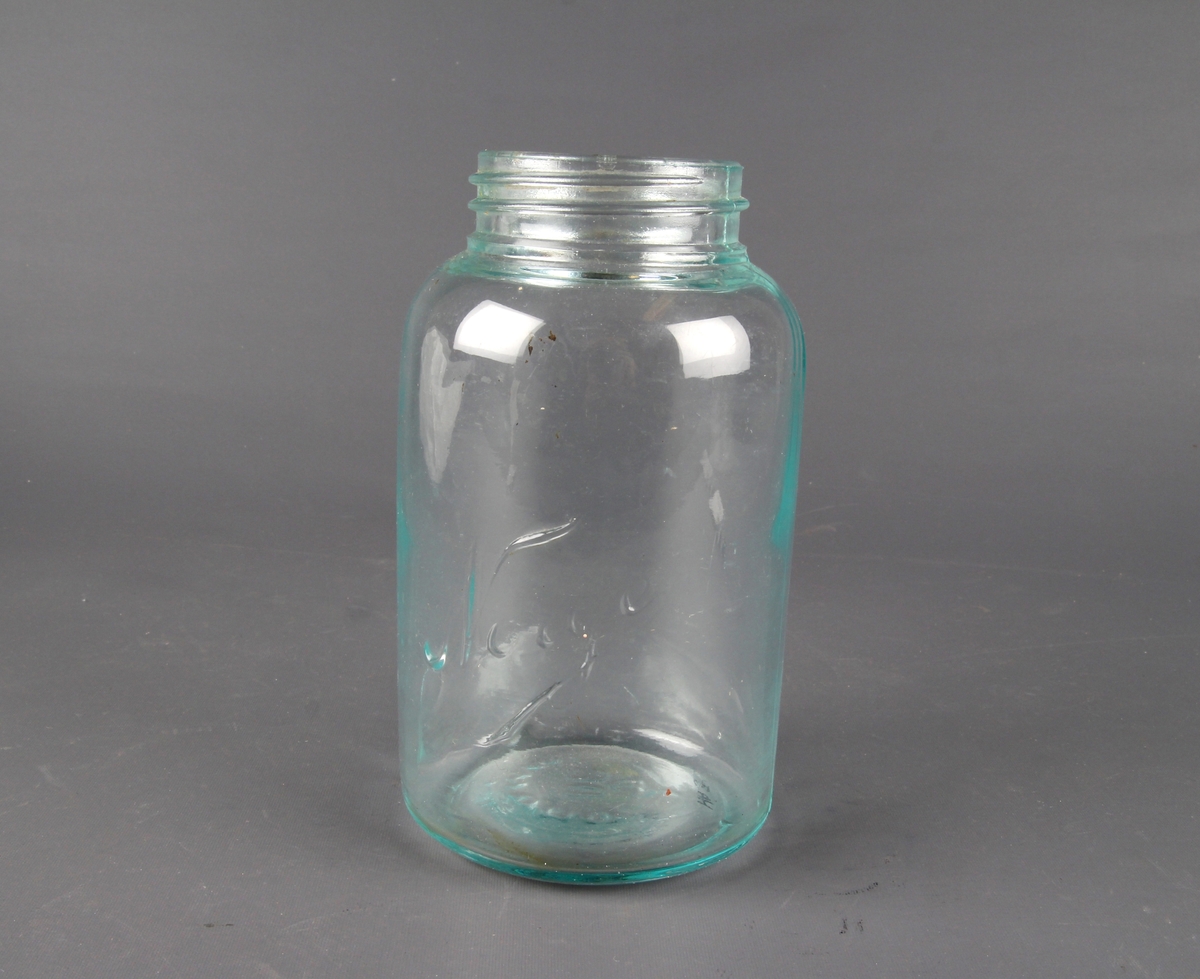 Glasskrukke med støpt påskrift