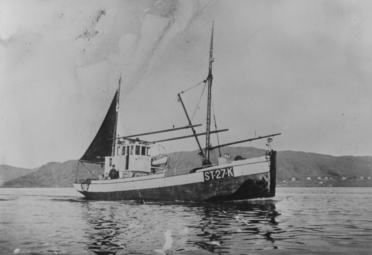 M/S Hersleb i fart under storsilfisket ved Forsnavåg, Sunnmøre, 1930-åra