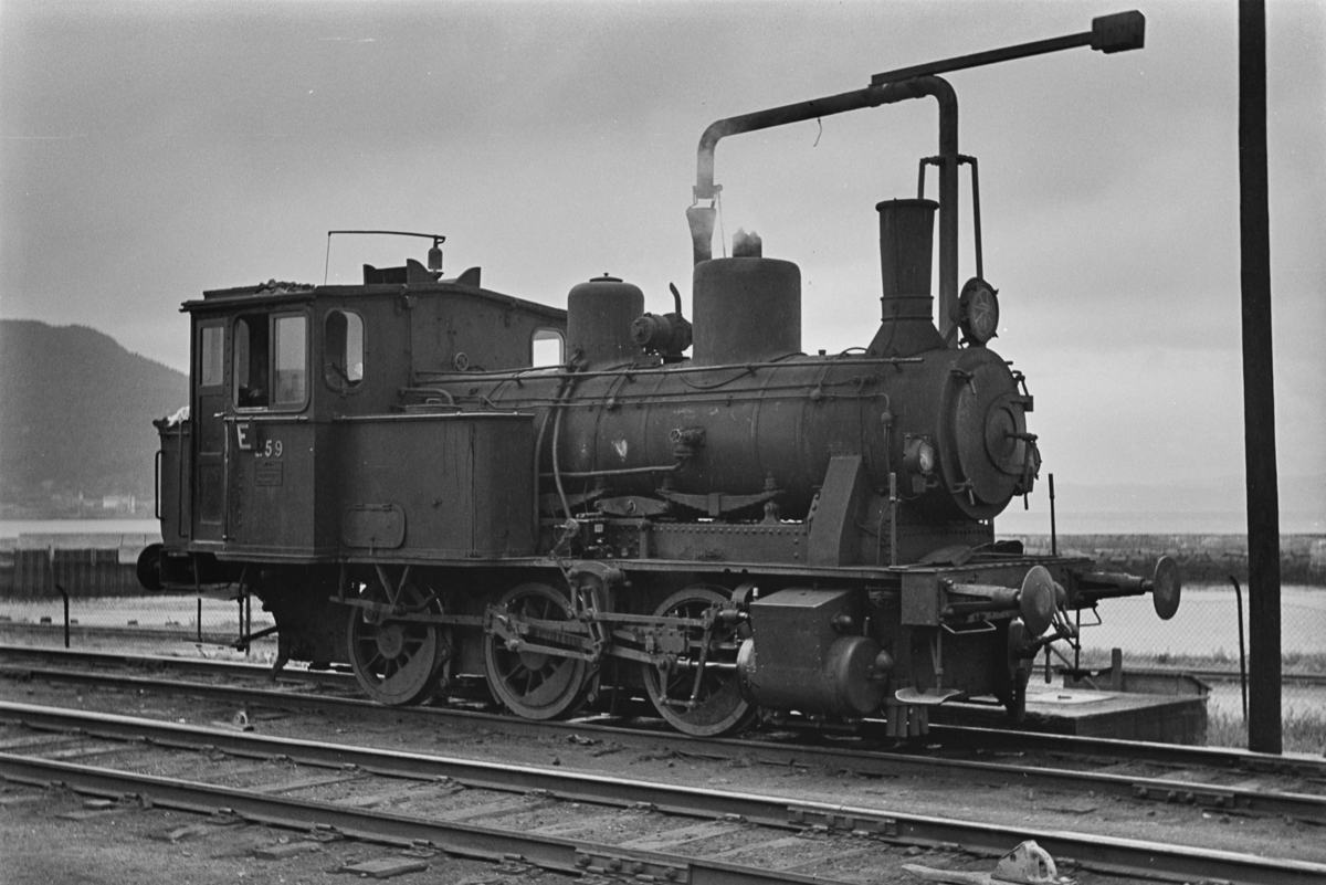 Damplokomotiv type 25a 259 i skiftetjeneste på Trondheim stasjon.