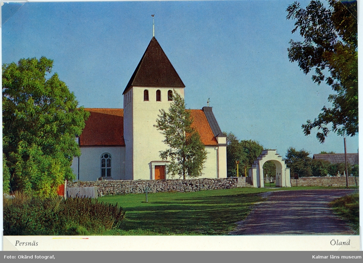 Nutida vykort med Persnäs kyrka.
