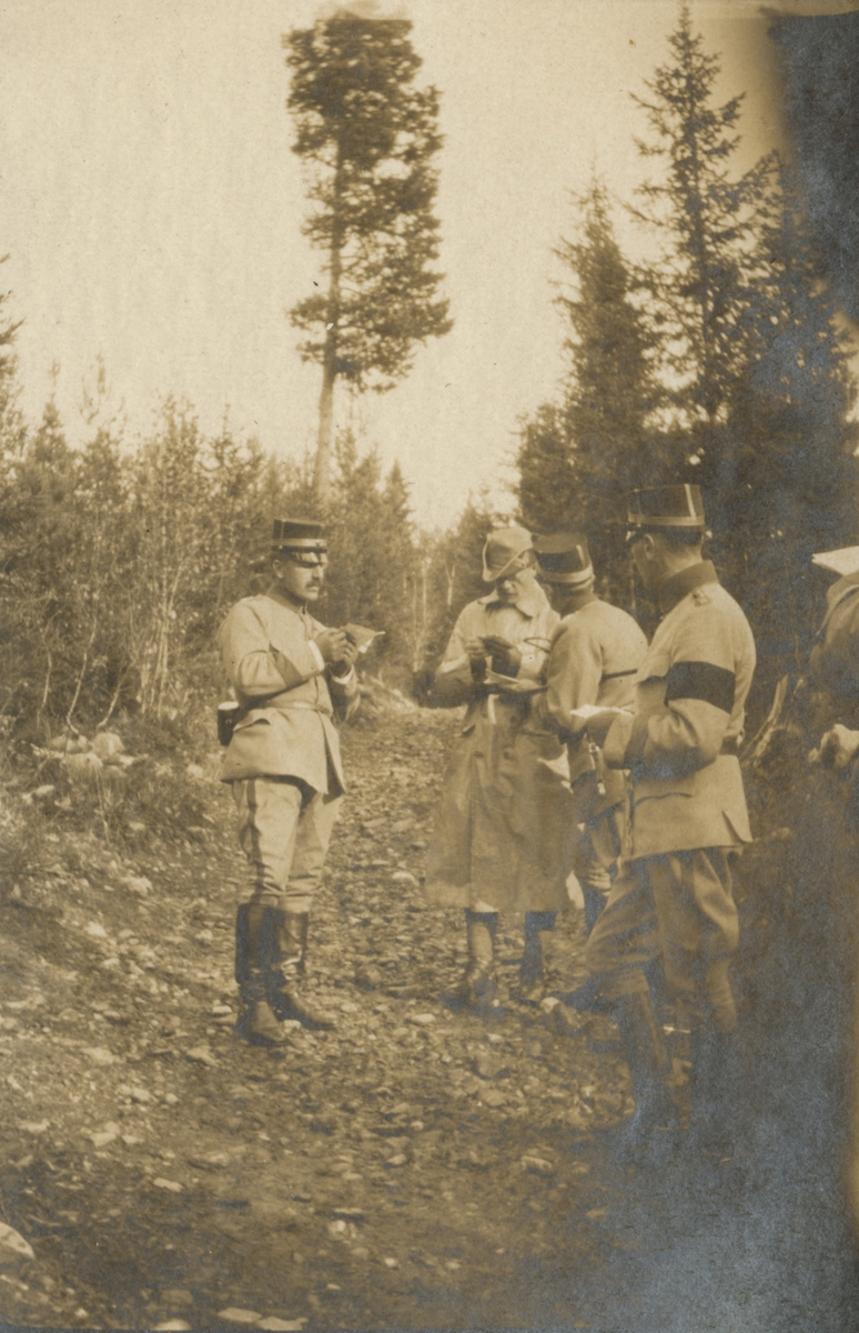 Bildtext: "Regementsövningarna 1917 –Tillfället-Risåsen – västerut".