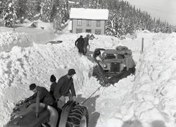 Snøbrøyting ved Tonsåsen stasjon.