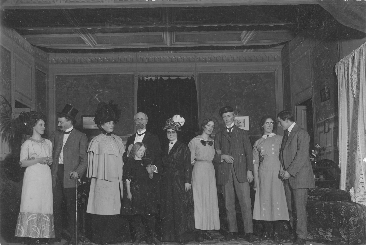 Amatørskuespillere i Ålesund oppfører "Geografi og kjærlighet"