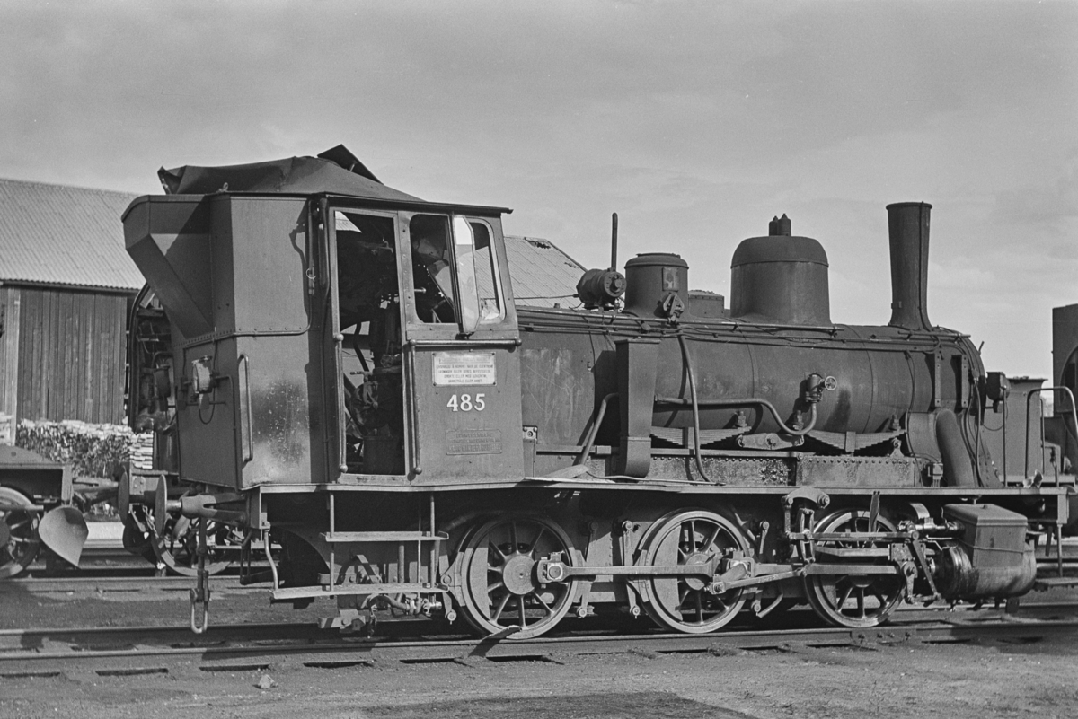 Damplokomotiv type 25e nr. 485 sterkt skadet etter i skifteuhell i Trondheim.