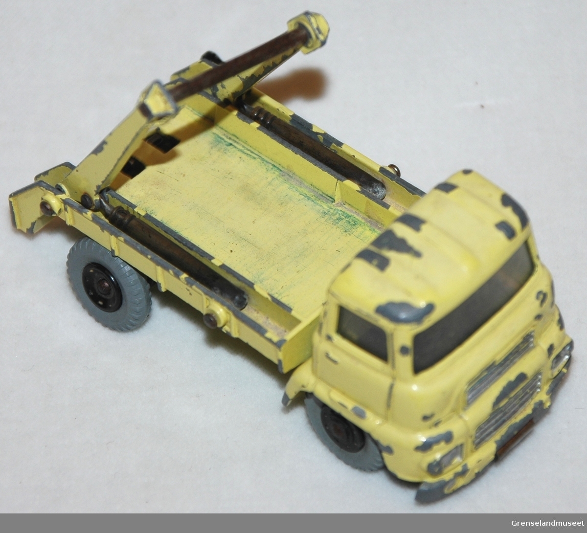 Type Lastebil/kranbil. Metall med gul lakk