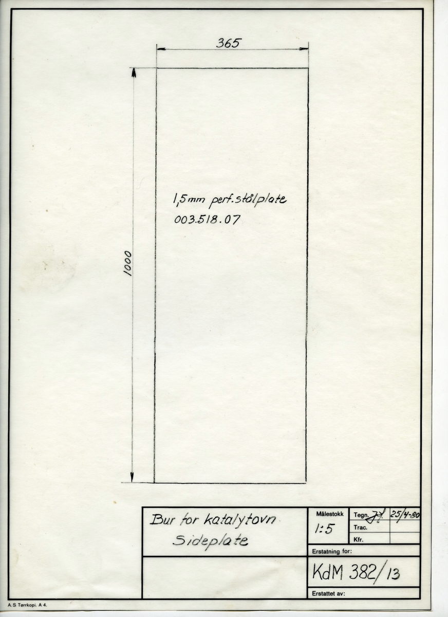 Håndtegnet arbeidstegning til sideplate til bur for katalytovn, stålskjelett. Utarbeidet på Krossen i 1980. Tegningsnummer KdM 382/13.