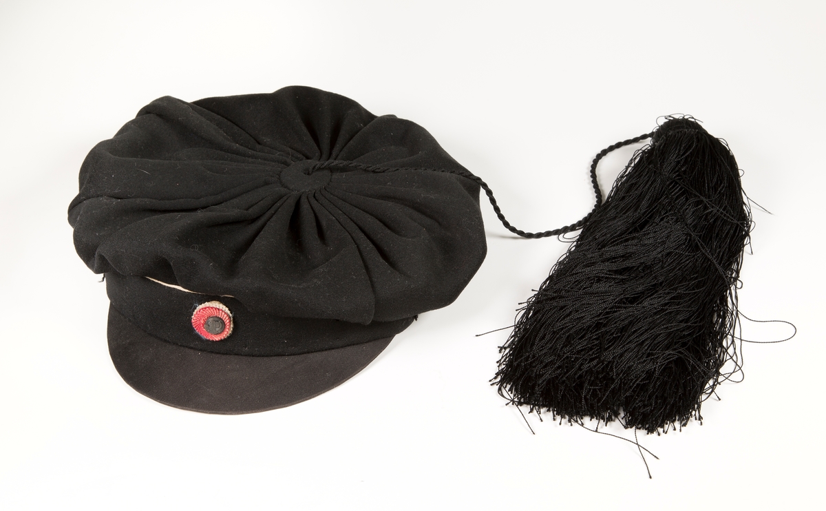 Studenterlue med dusk i snor.