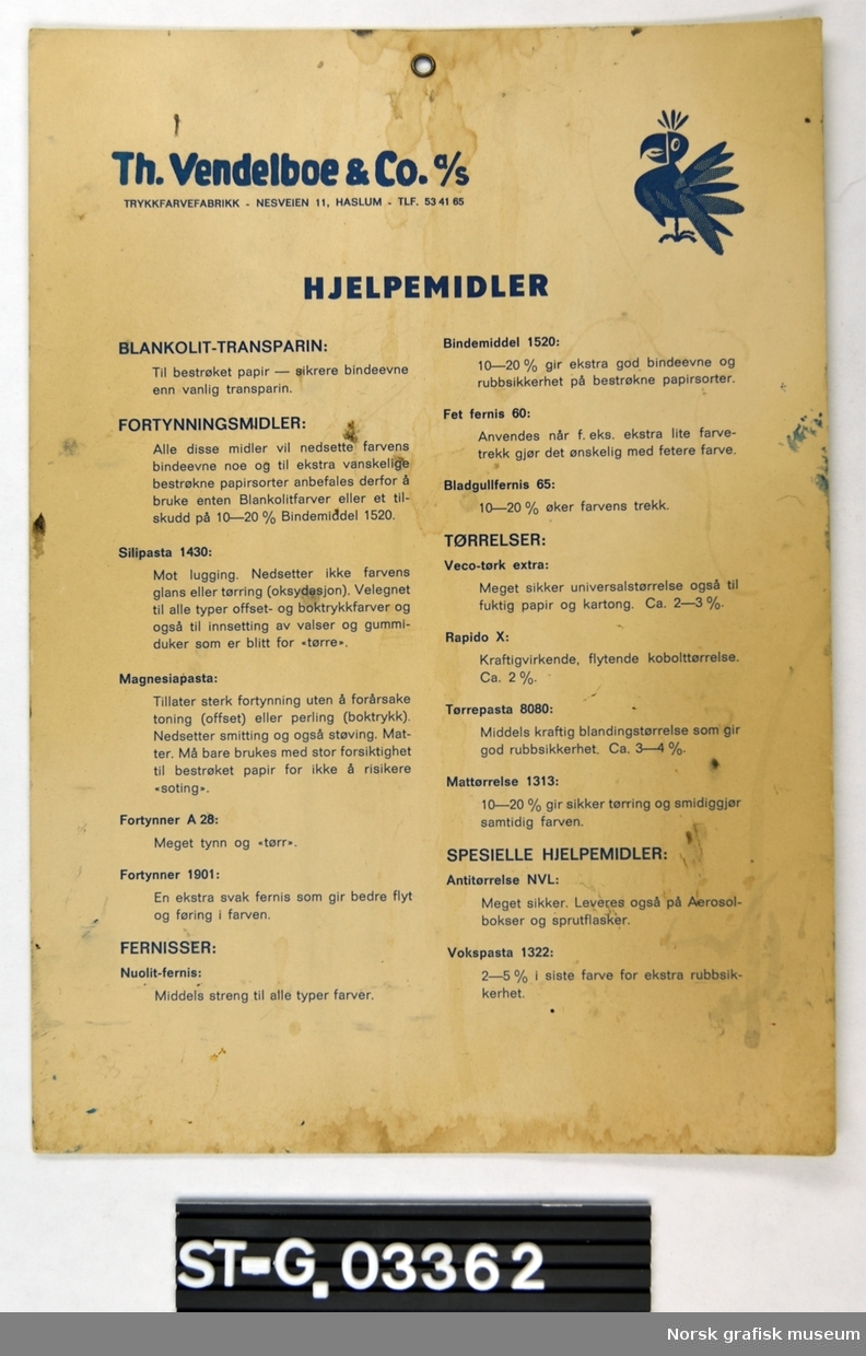 En plansje i stiv kartong med hull for oppheng. 
Utgitt av "Th. Vendelboe & Vo a/s". 
Oversikt over hjelpemidler for bearbeiding av papir.
