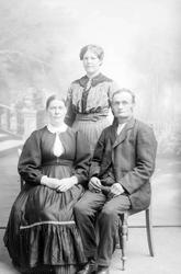 Familiebilde, Syver I. Grothe med kone og datter