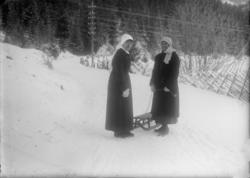 Mathea Baadstø og søster Videa, Øyer