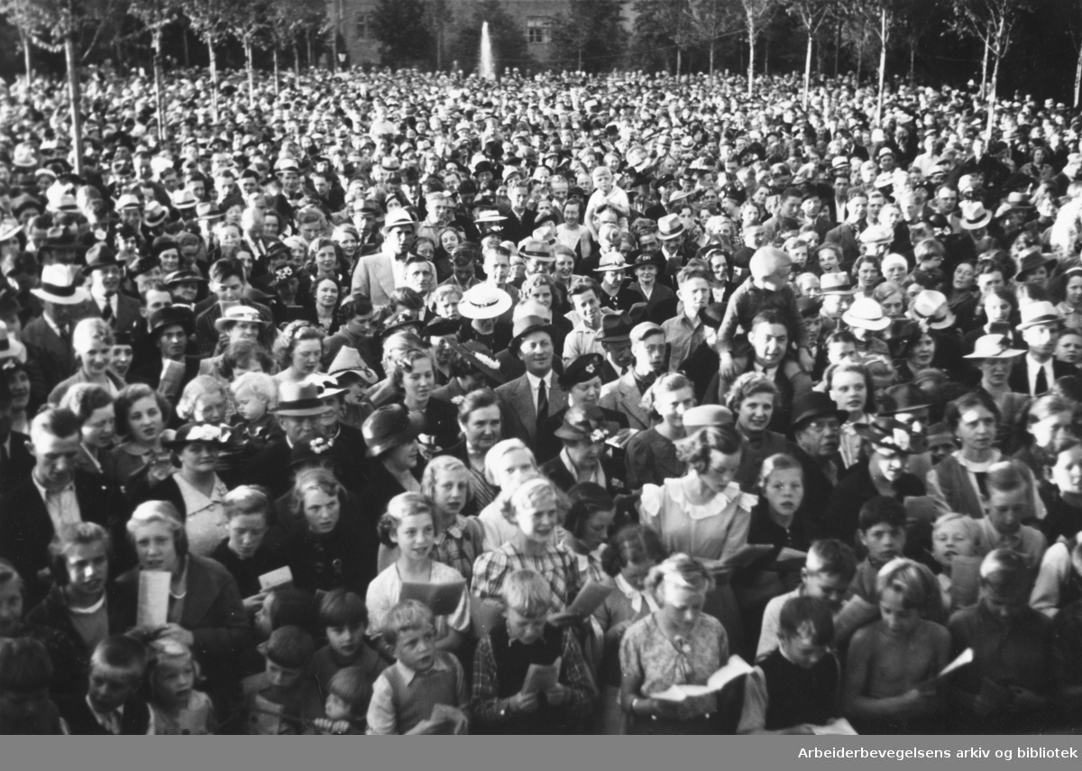 Allsangmøte i Thorshovparken 1938