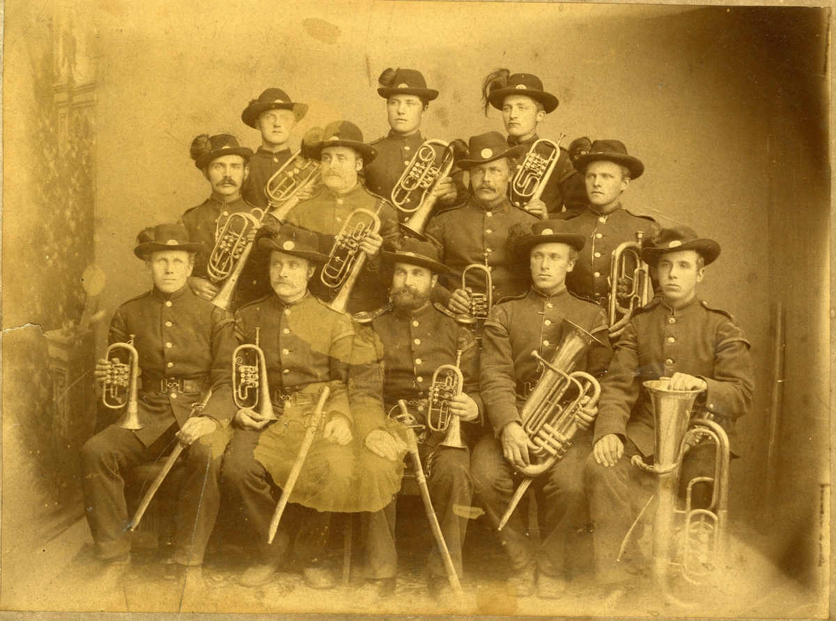 Gruppebilde av Trondhjemske linjebataljon. Datering etter 1877.