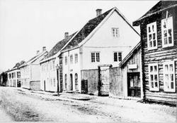 Repro: Gatebilde fra Storgata, Lillehammer. Tatt sydover.