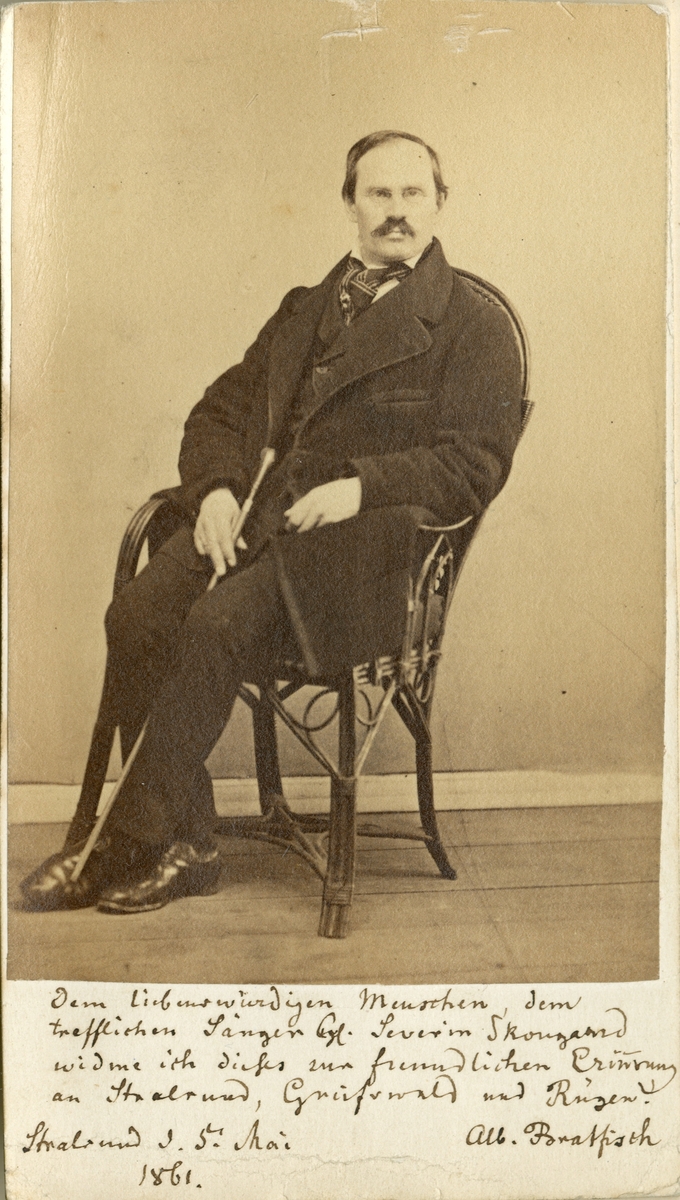 Fotoalbum etter Lorentz Severin Skougaard.
Lorentz Severin Skougaard (født 11. mai 1837 i Farsund, død 1885 i New York) var en norskfødt tenor. Han var bror til offiseren Johan Skougaard.
I New York, hvor Skougaard senere døde, ble han en fetert sangpedagog. Hans gravminne ses på Langesund kirkegård i Telemark.