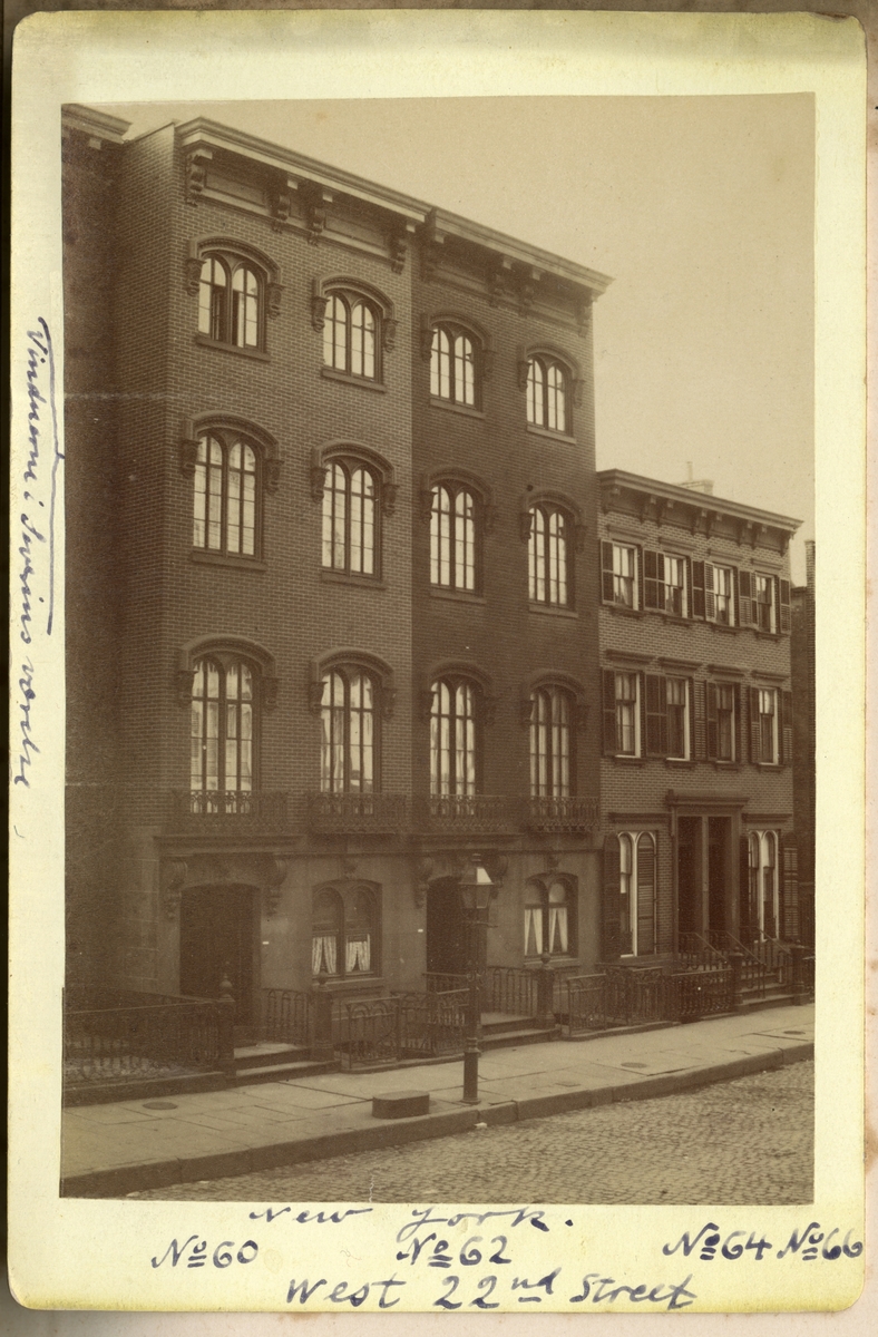 Fotoalbum etter Lorentz Severin Skougaard.
Lorentz Severin Skougaard (født 11. mai 1837 i Farsund, død 1885 i New York) var en norskfødt tenor. Han var bror til offiseren Johan Skougaard.
I New York, hvor Skougaard senere døde, ble han en fetert sangpedagog. Hans gravminne ses på Langesund kirkegård i Telemark.