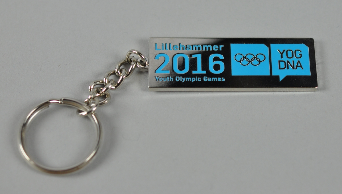 Nøkkelring i metall med tekst og logo for Lillehammer Youth Olympic Games 2016 i blått