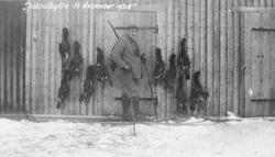 Ole Bjøntegaard med jaktutbytte
13. des. 1928
E 16