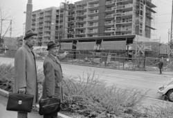 Sandaker senteret under bygging. Terje Opsann og Torleif Bja