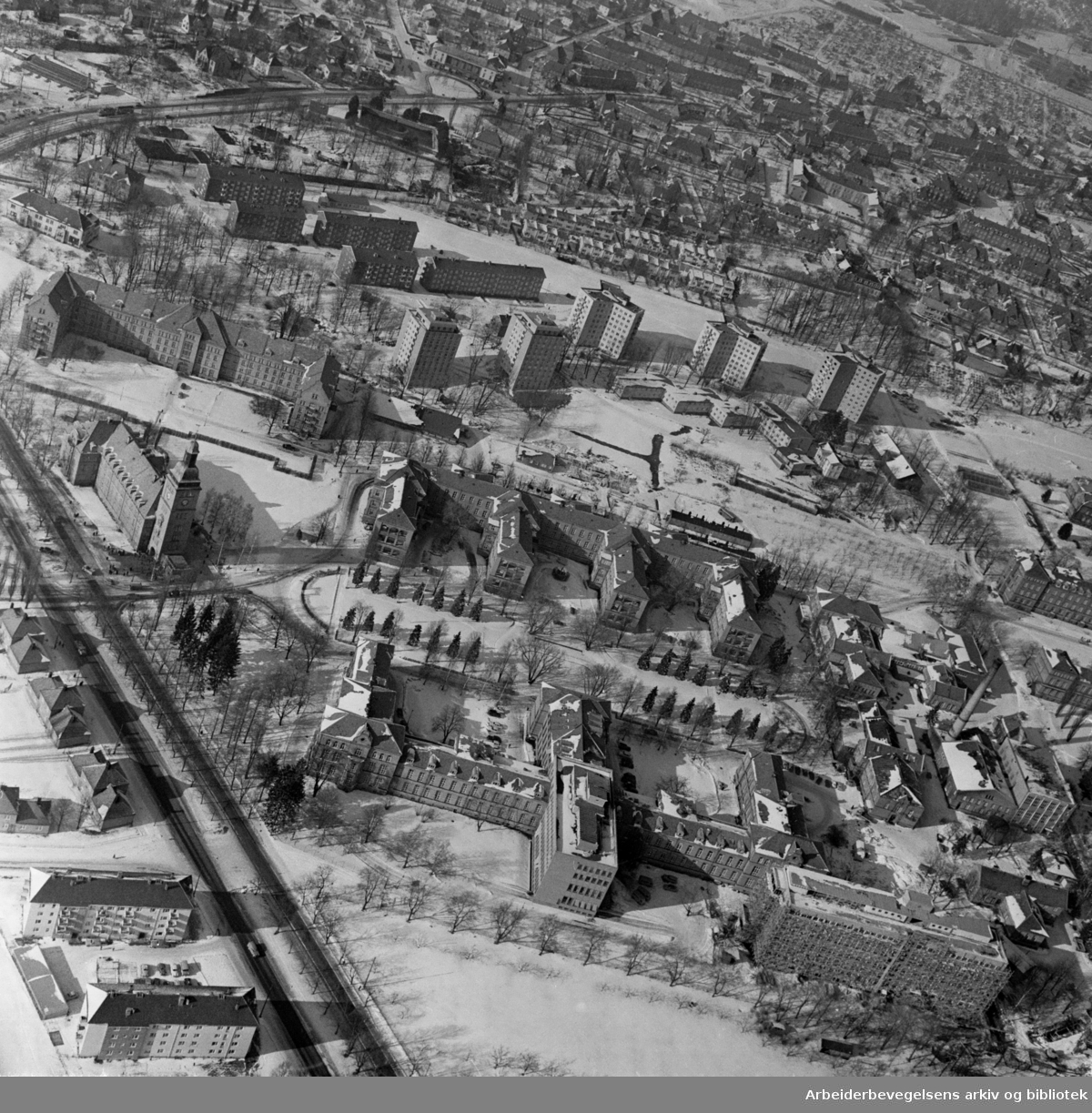 Ullevål sykehus. Flyfoto. Mars 1962