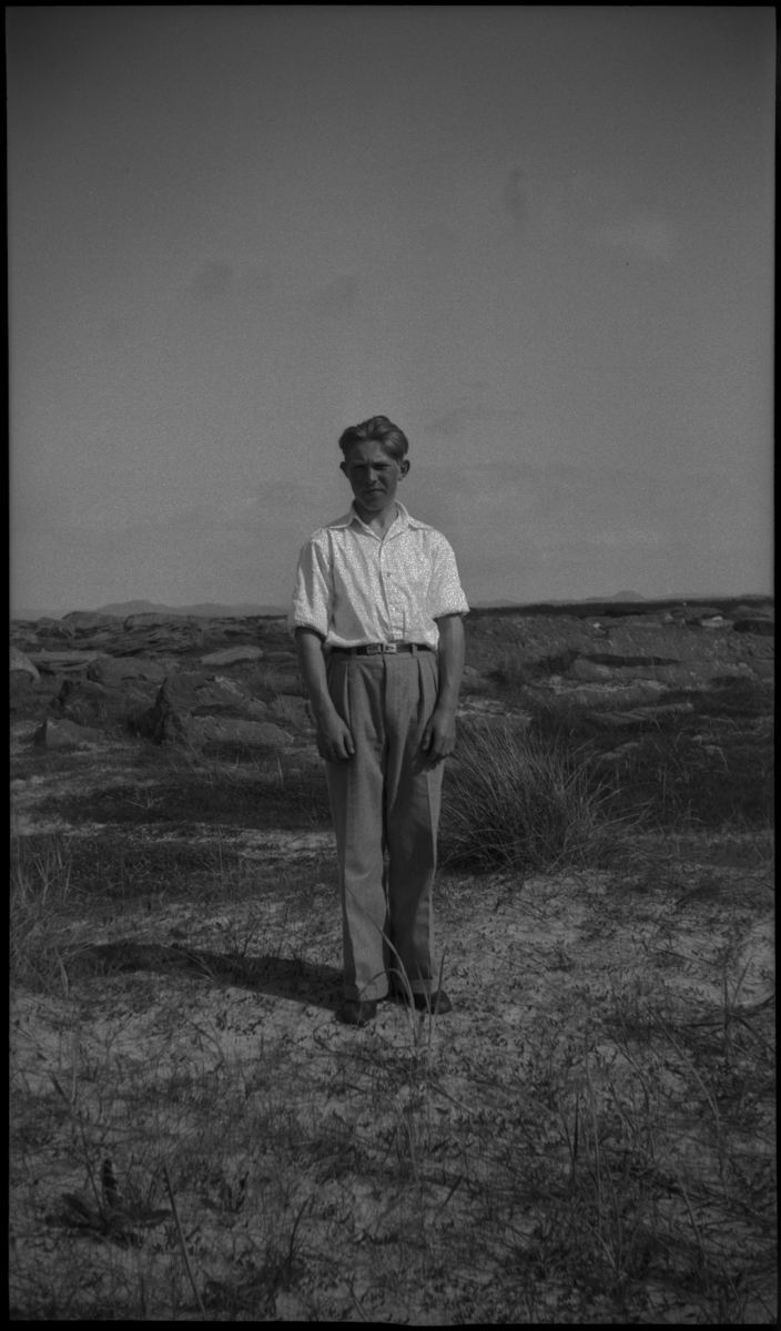 Bilder fra Sola Strandhotell og hotellets basseng, samt gutter og unge menn i sanddynene på Sola.