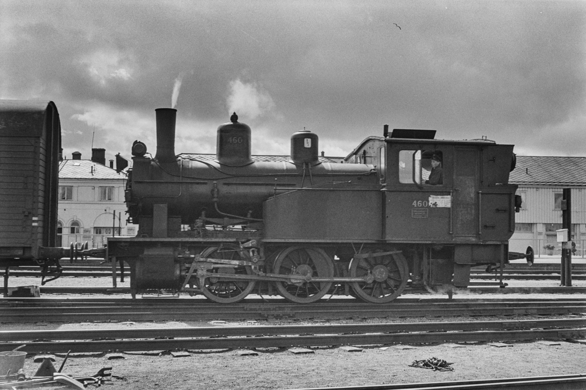 Damplokomotiv 23b nr. 460 i skiftetjeneste på Trondheim stasjon.