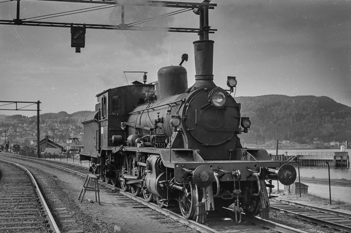 Damplokomotiv type 18c nr. 255 på Trondheim stasjon.