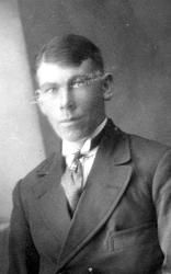 Leonard (Enoksen)Heimtun, Valvåg, f.1897, d.1974. Gift med J