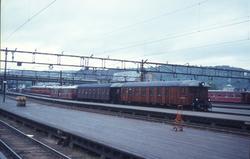 Oslo Ø med ankommende motorvogntog Pt 247 fra Gjøvikbanen, b