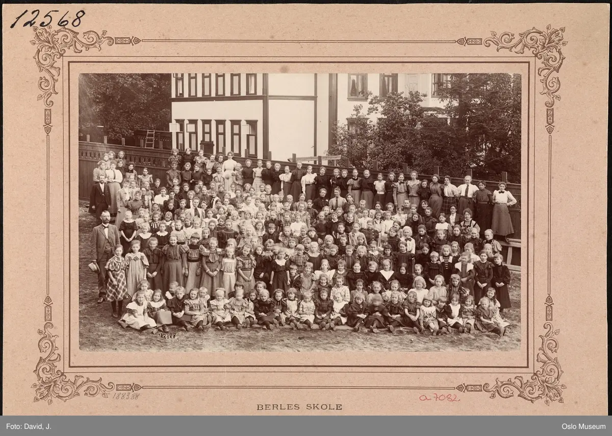 gruppe, Berles skole, skoleklasser, jenteklasser, lærerinner, lærere