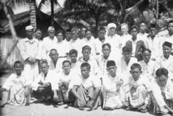 Berntine og Vincent Midtbø sammen med menn fra nederlandsk O