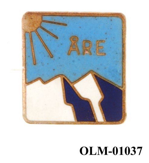 Inneholder 101 merker, pins og  medaljer.
Guttorm Berge tok tilbake samlingen 21.mai 1996.-notert i aksesjonsboken.