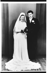 Brudebilde av Olaug Kårmo Haugo og Torvald Haugo.