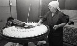 Berta i gong med "Knømaskinen"som knør salt inn i smør