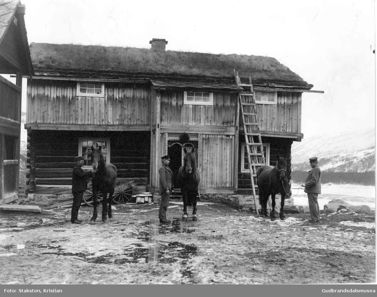 Frå nordgard Snerle før 1905