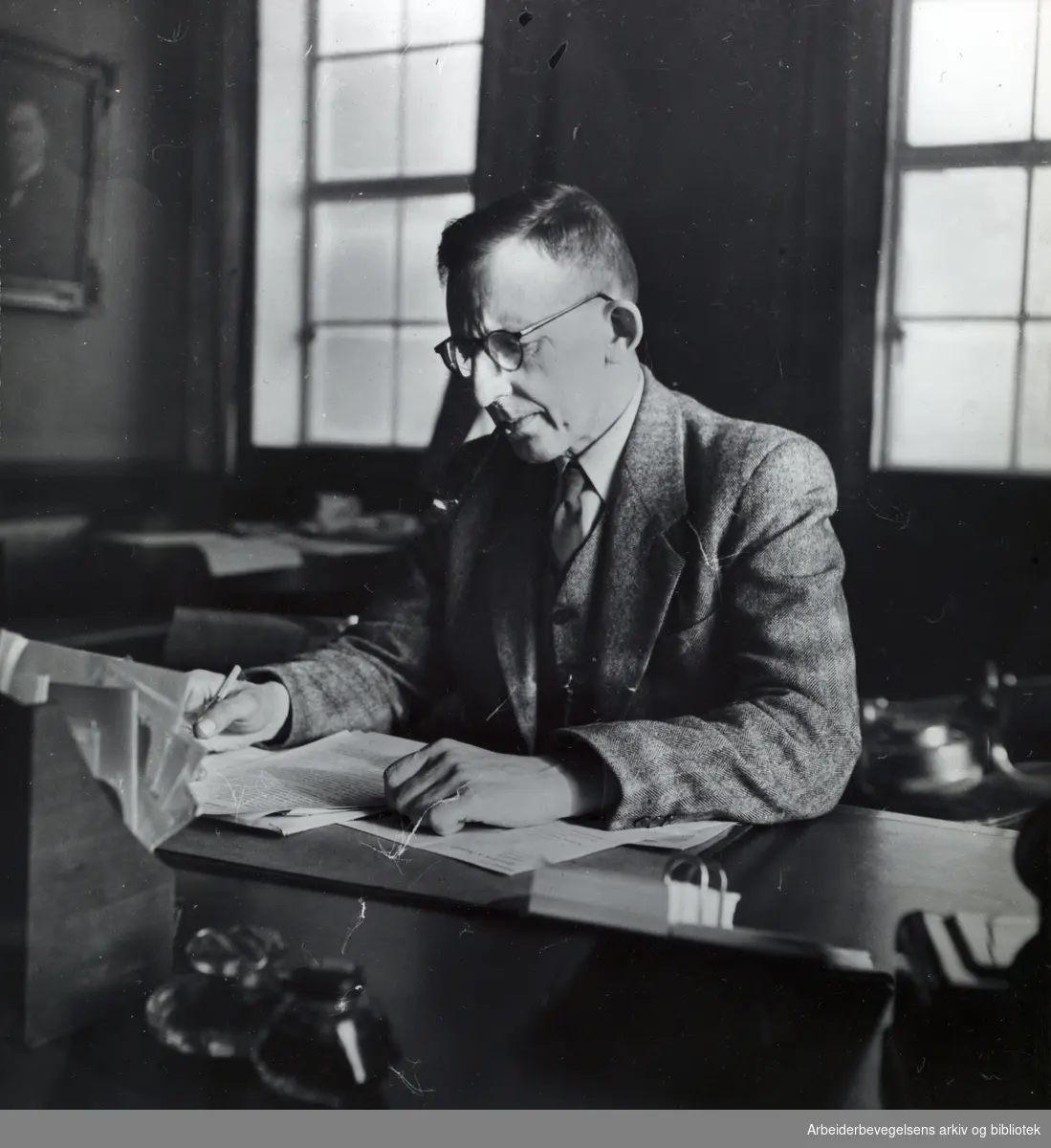 Henrik Hjartøy - biblioteksjef ved Deichmanske bibliotek, juni 1947.