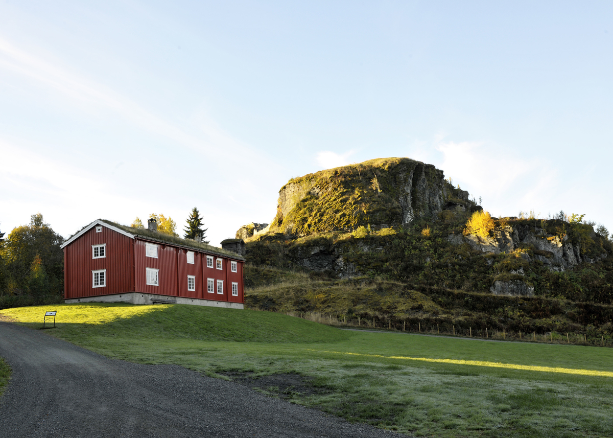 Sion, borgruin. Restene av kong Sverre Sigurdsson borg, som ble grunnlagt vinteren 1183-84.