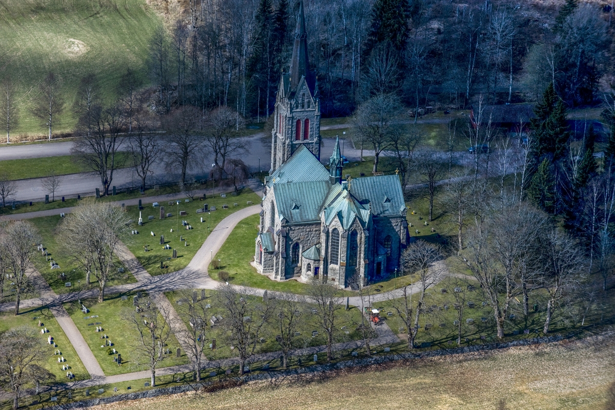 Flygfoto över Vallsjö kyrka i Sävsjö kommun.