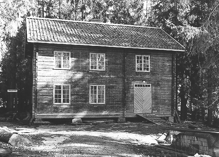 Nattstugubyggnad från Dammbråten, Rinn, uppförd på Kollsberg i Maj 1949.