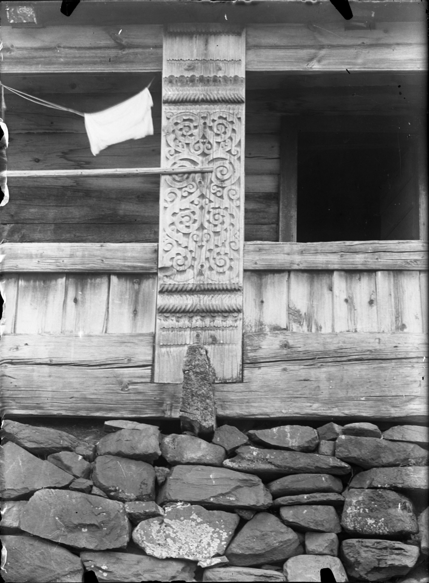 Rikard Berges fotoarkiv. Stolpe. Gardsjord, Rauland, Vinje. Fotografert 1906.
