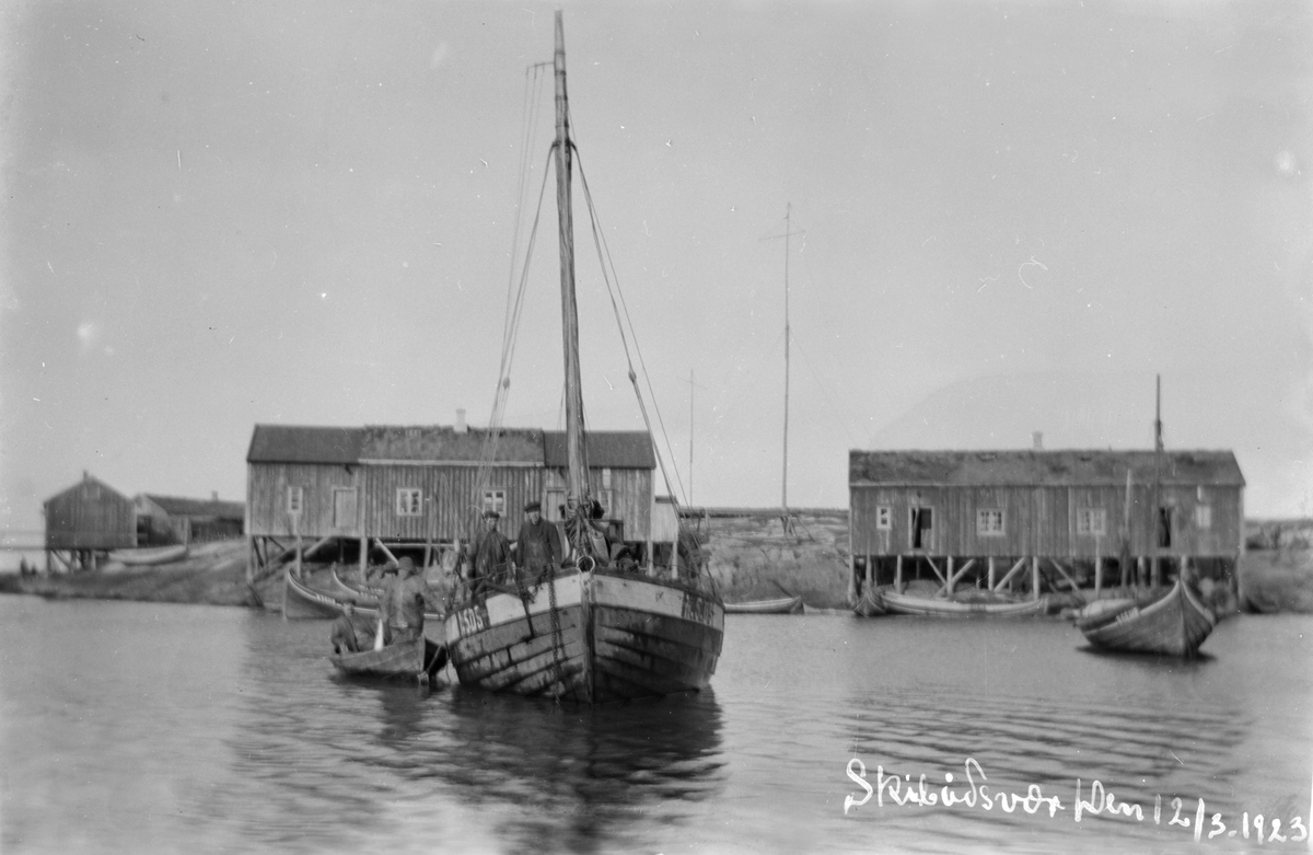 Båt med mannskap i Skibådsvær (12.03.1923).